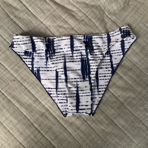 Bikini - Black Halter Top & White/ Navy Bottoms - Picture 7 of 11